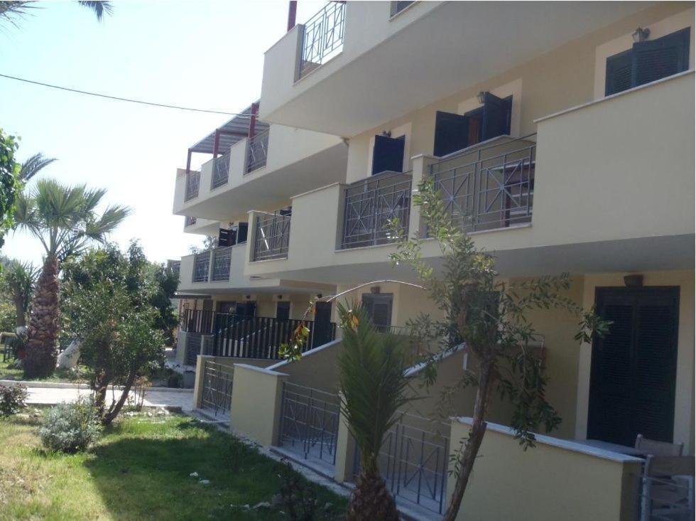 Apolafsi Aparthotel Lixouri Ngoại thất bức ảnh