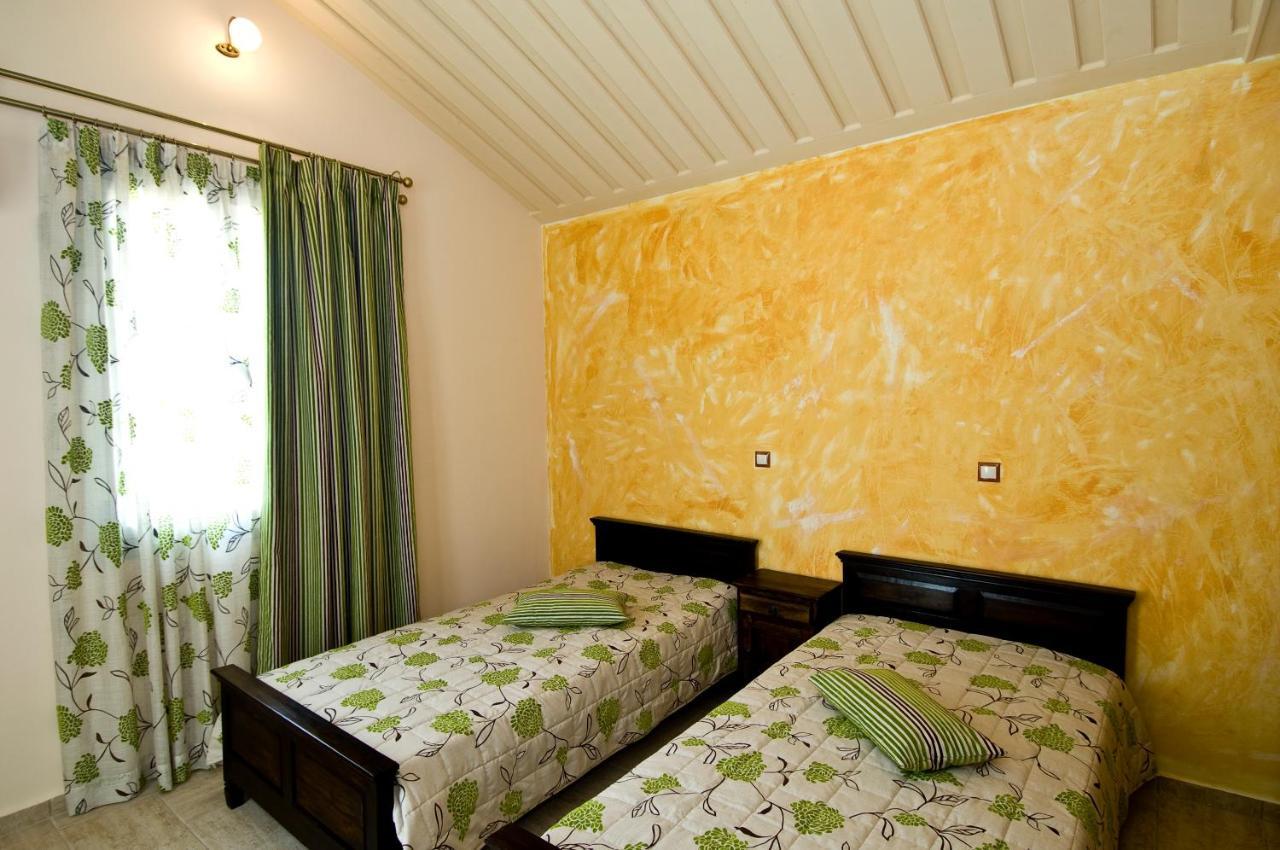 Apolafsi Aparthotel Lixouri Ngoại thất bức ảnh