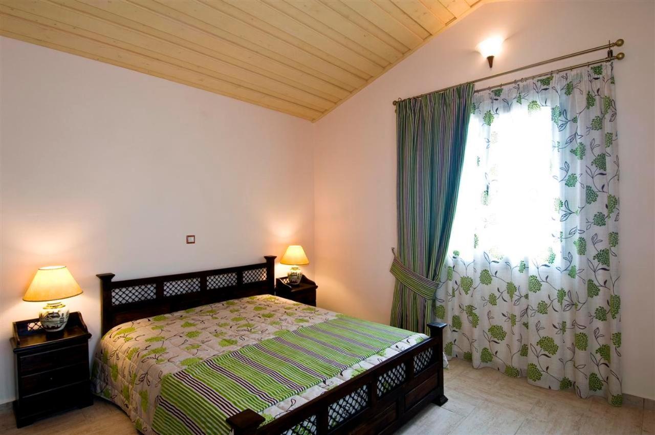 Apolafsi Aparthotel Lixouri Ngoại thất bức ảnh