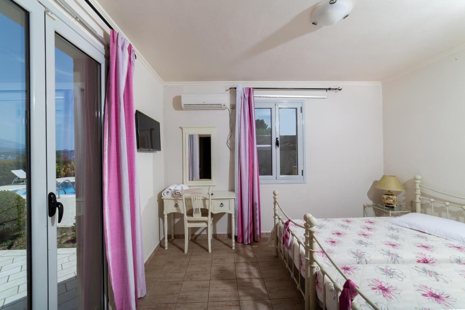 Apolafsi Aparthotel Lixouri Ngoại thất bức ảnh